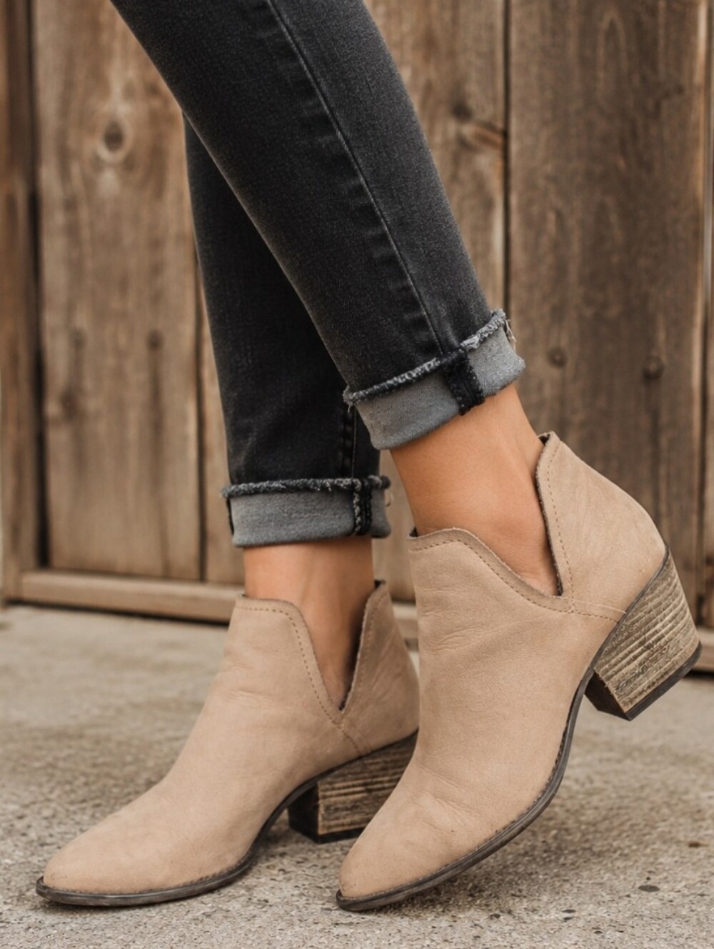 Steve Madden Adelphie Y2K Western Boho Taupe Leather V-cut Block Heel Bootie 10M